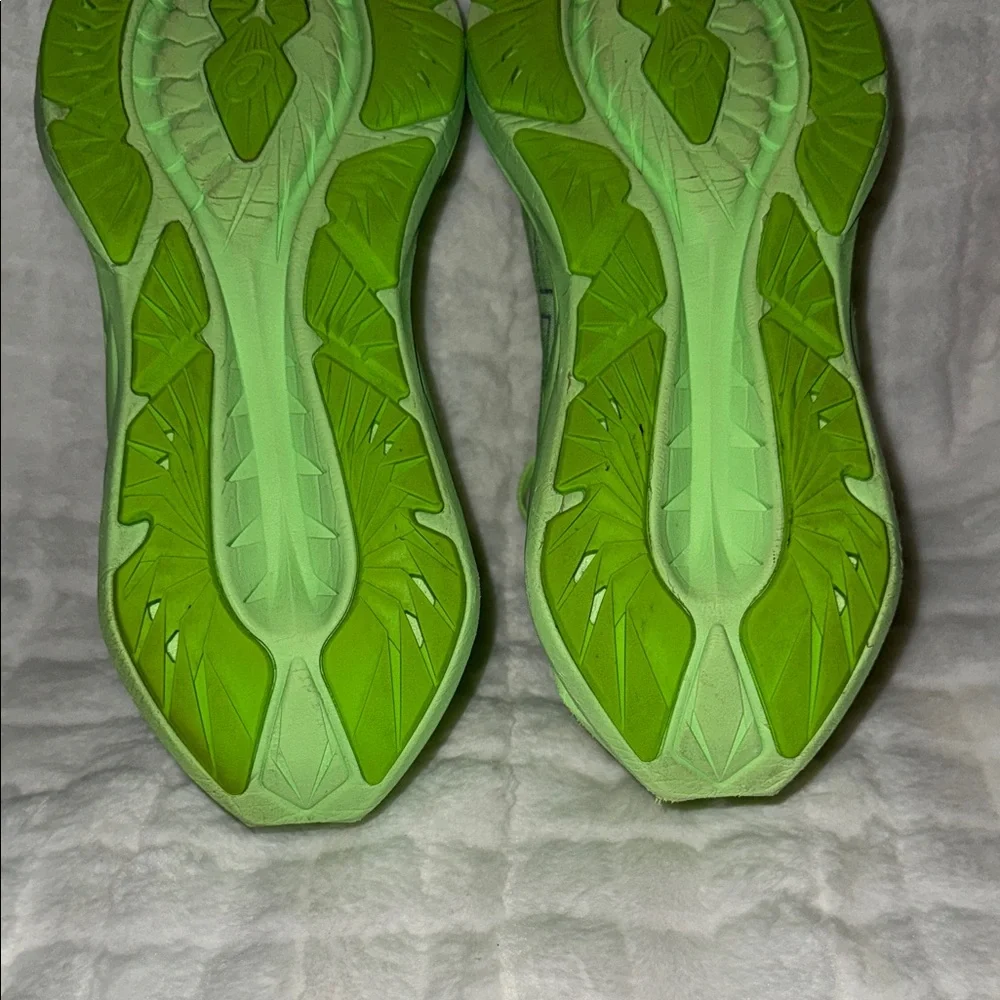 ASICS Novablast 4 Illuminate Green Running Shoes W9.5 2023 - Picture 16 of 16